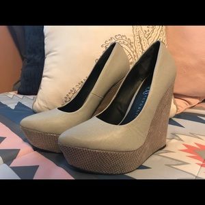 Rock & Republic grey Pumps